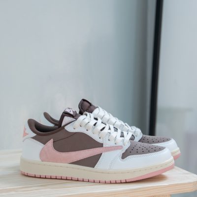 [NIKE] ★大人気★W JORDAN SOPHIA★関税無 入手困難】Off-White X Nike Air Jordan 1 コラボ 先行発売 (Off